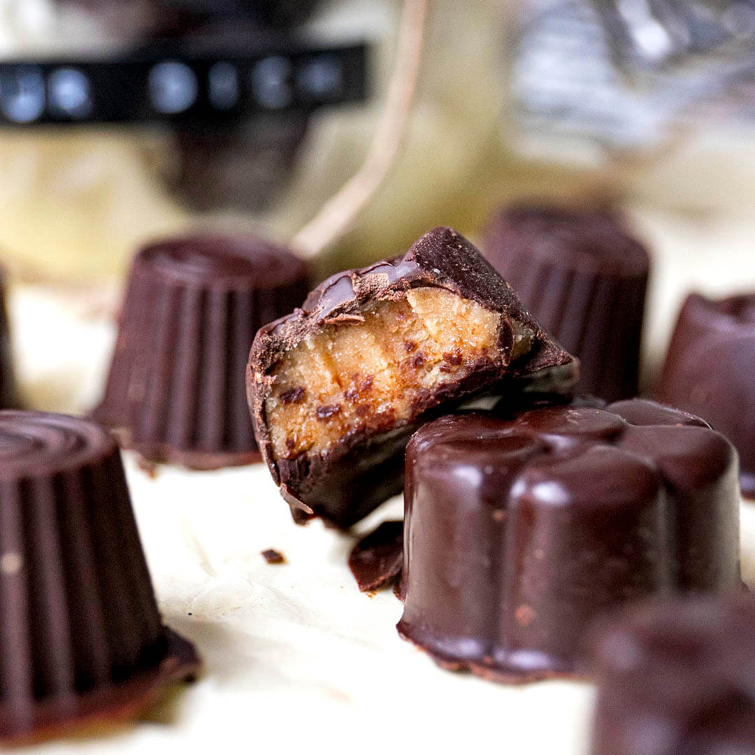 Keto Schokopralinen mit Salz-Karamell-Füllung | Simply Keto Keto Schokopralinen mit Salz-Karamell-Füllung | Simply Keto