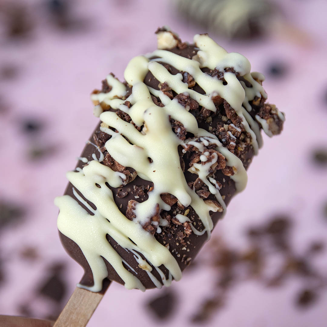 Low-Carb & Keto Waldbeer-Eis mit Schoko-Crunch | Simply Keto Low-Carb & Keto Waldbeer-Eis mit Schoko-Crunch | Simply Keto