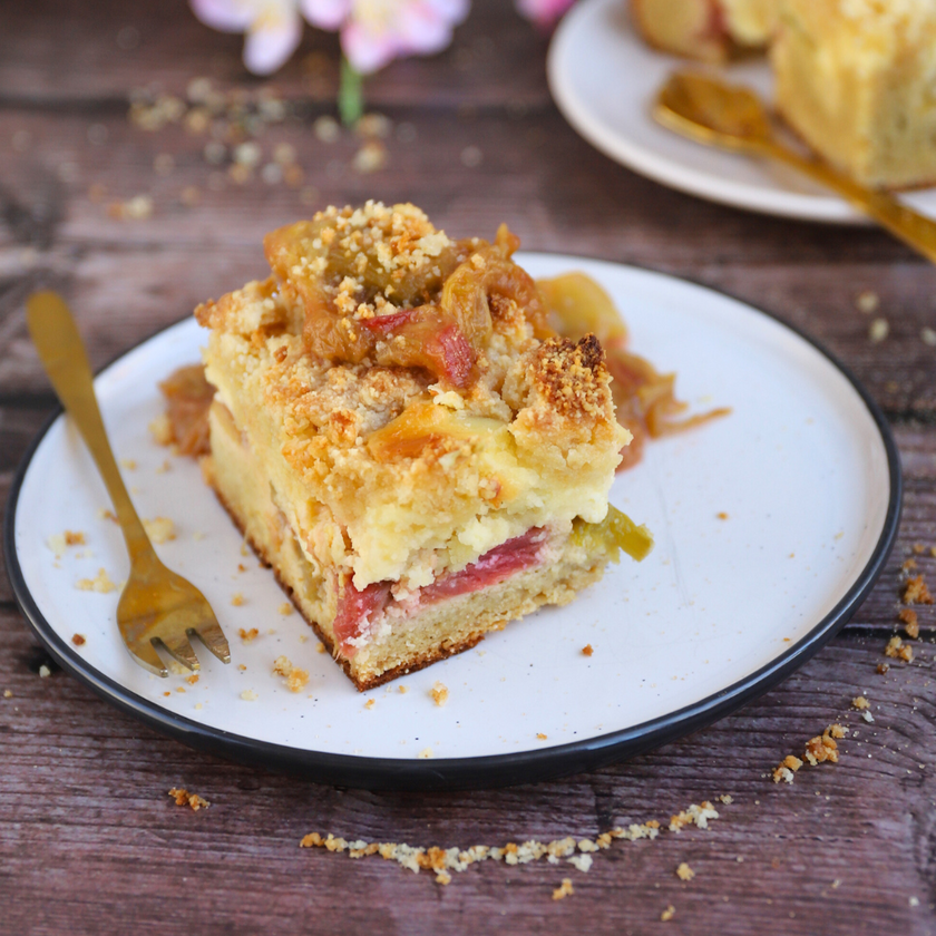 Low-Carb Rhabarber-Streusel-Cheesecake