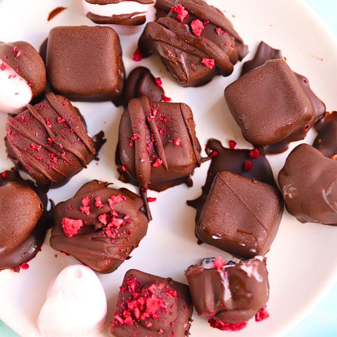 Low-Carb Schoko-Eispralinen mit Erdbeerflavor