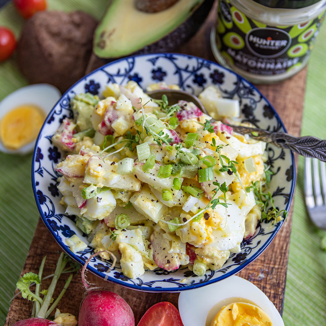 Keto Eiersalat mit Avocado und Radieschen