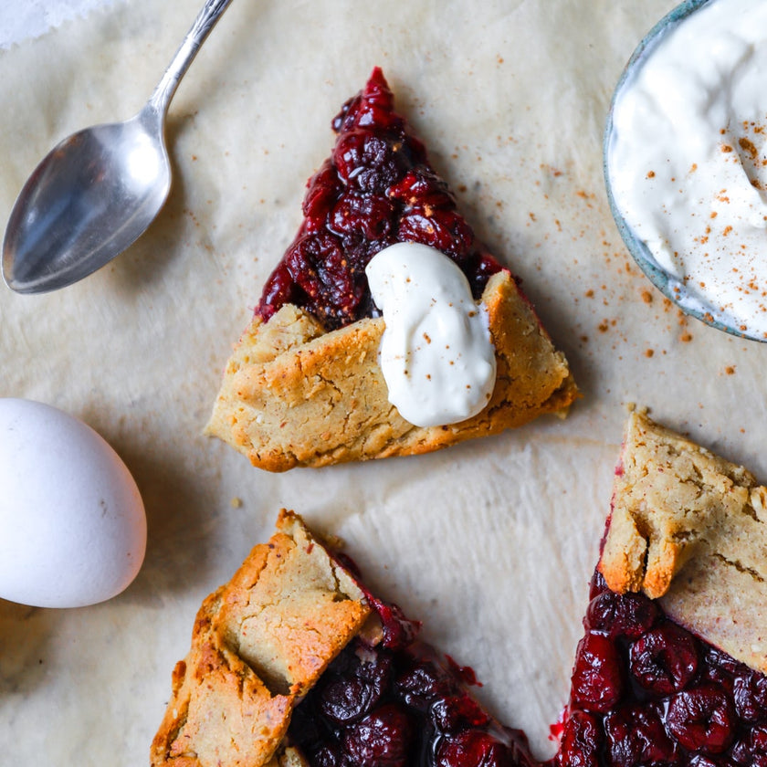 Low-Carb & Keto Galette mit Sauerkirschen