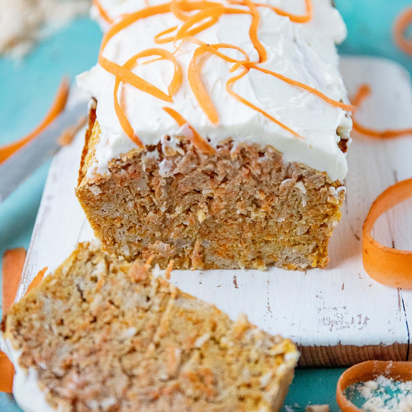 Low-Carb & Keto Karottenkuchen mit Frosting