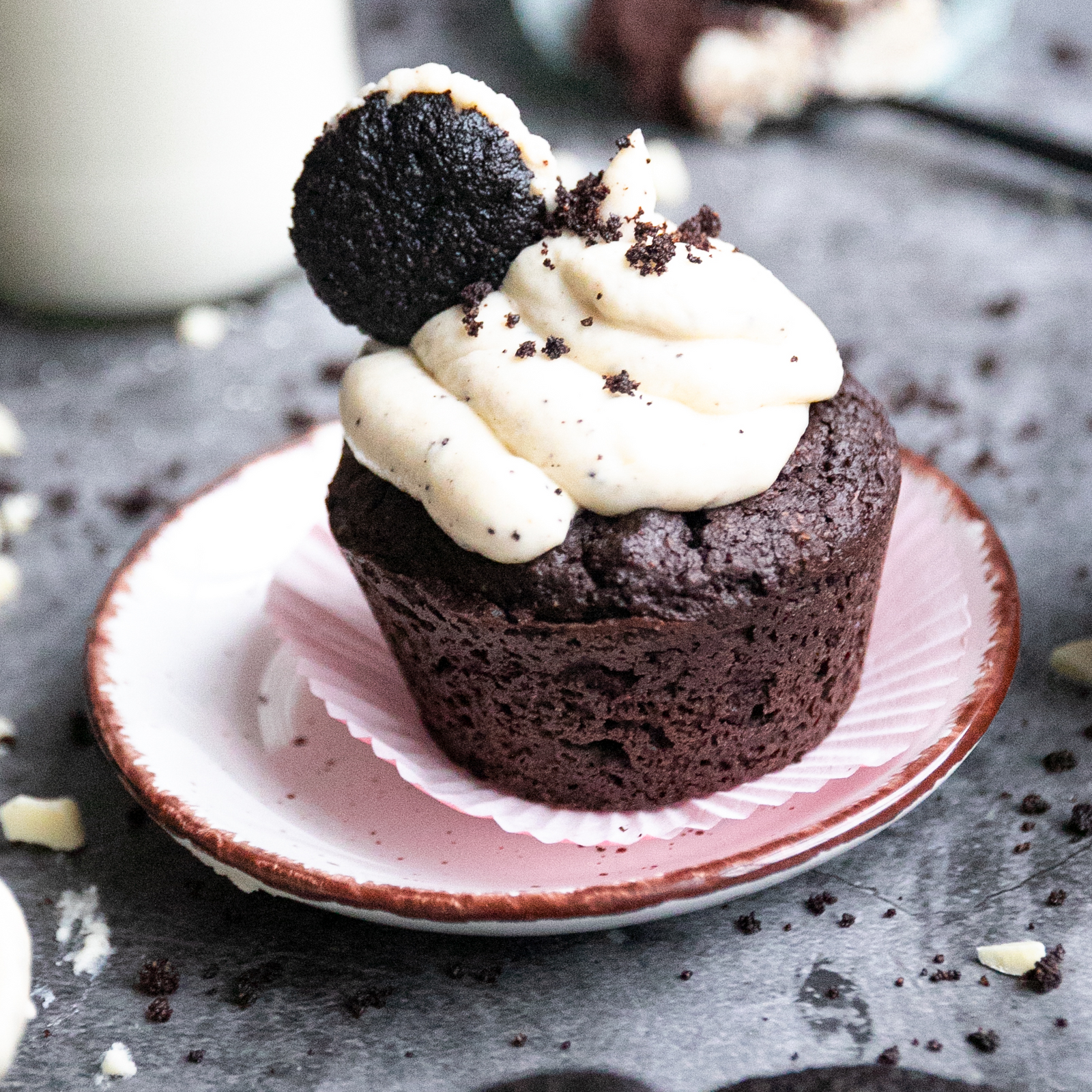 Low-Carb & Keto Cupcakes im Oreo-Style