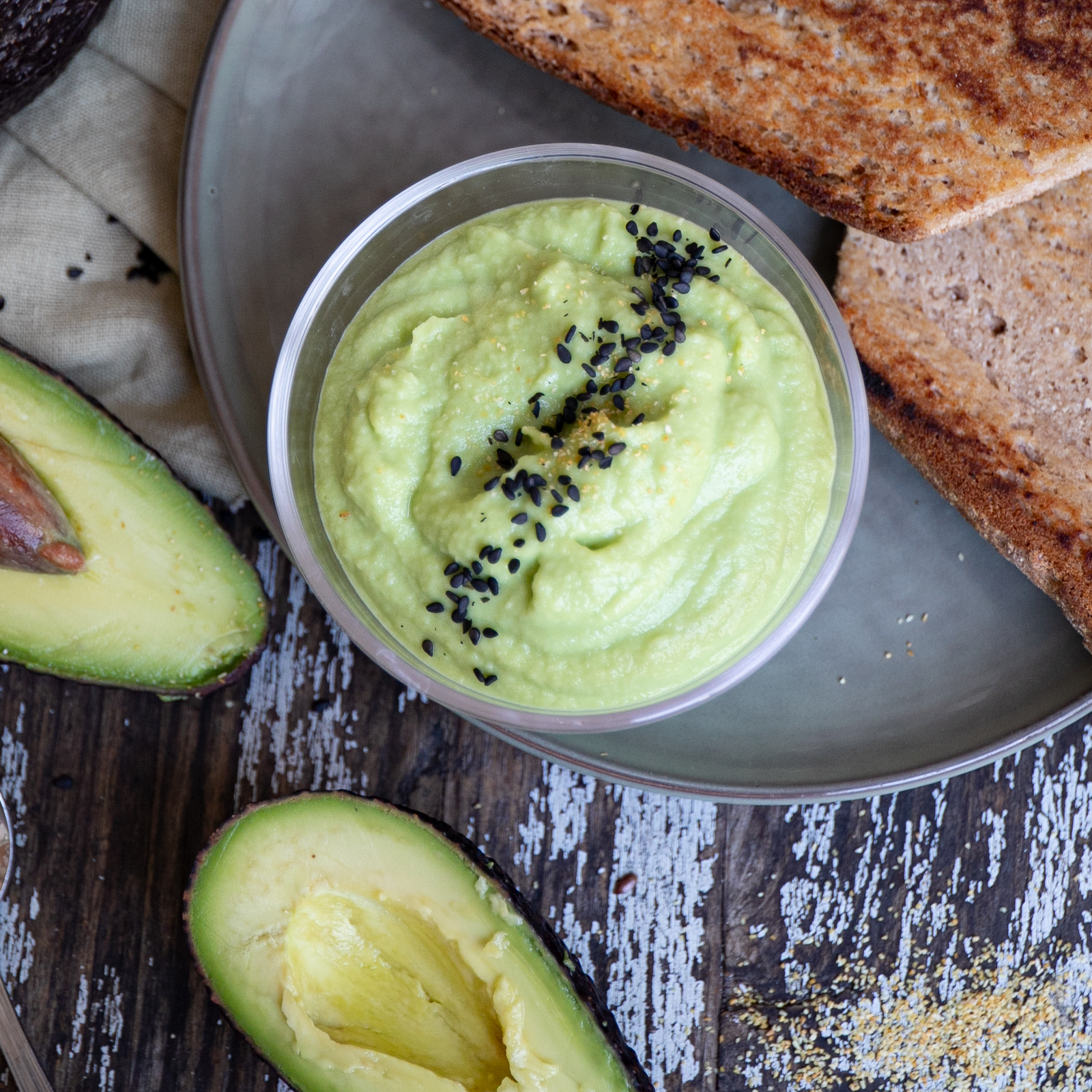 Cremige Keto Avocadocreme