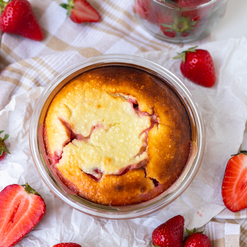 Low-Carb & Keto Quark-Grießauflauf mit Erdbeeren
