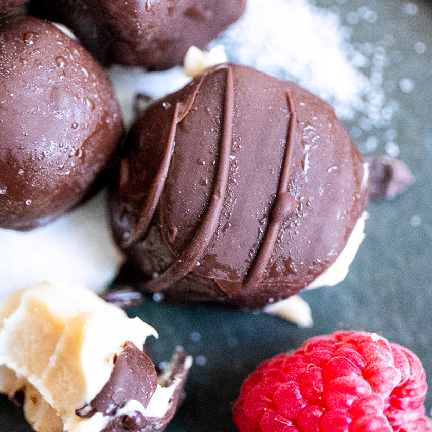 Keto & Vegane Salz-Karamell Fudge Pralinen