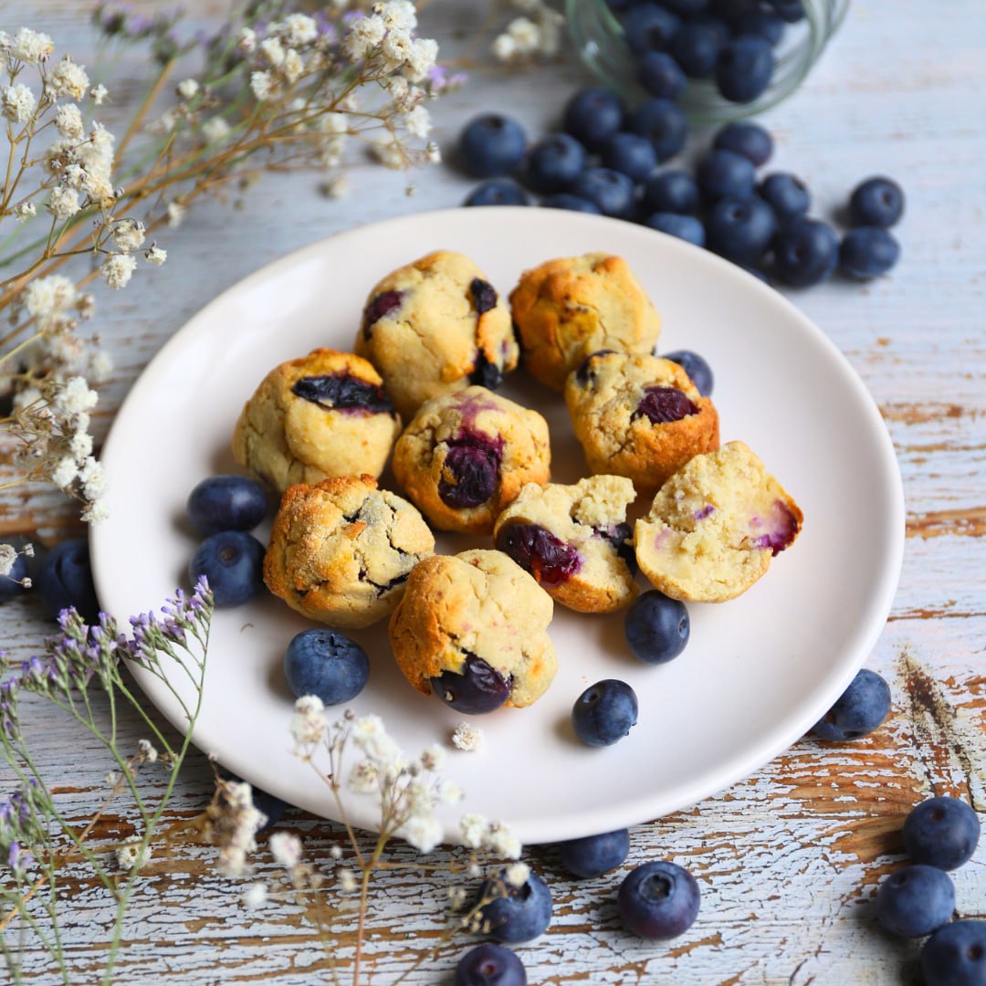 Low-Carb & Keto Heidelbeer-Balls