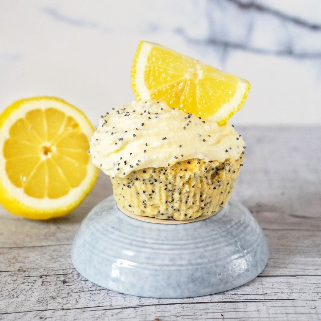 Low-Carb & Keto Zitronen-Mohn-Cupcakes