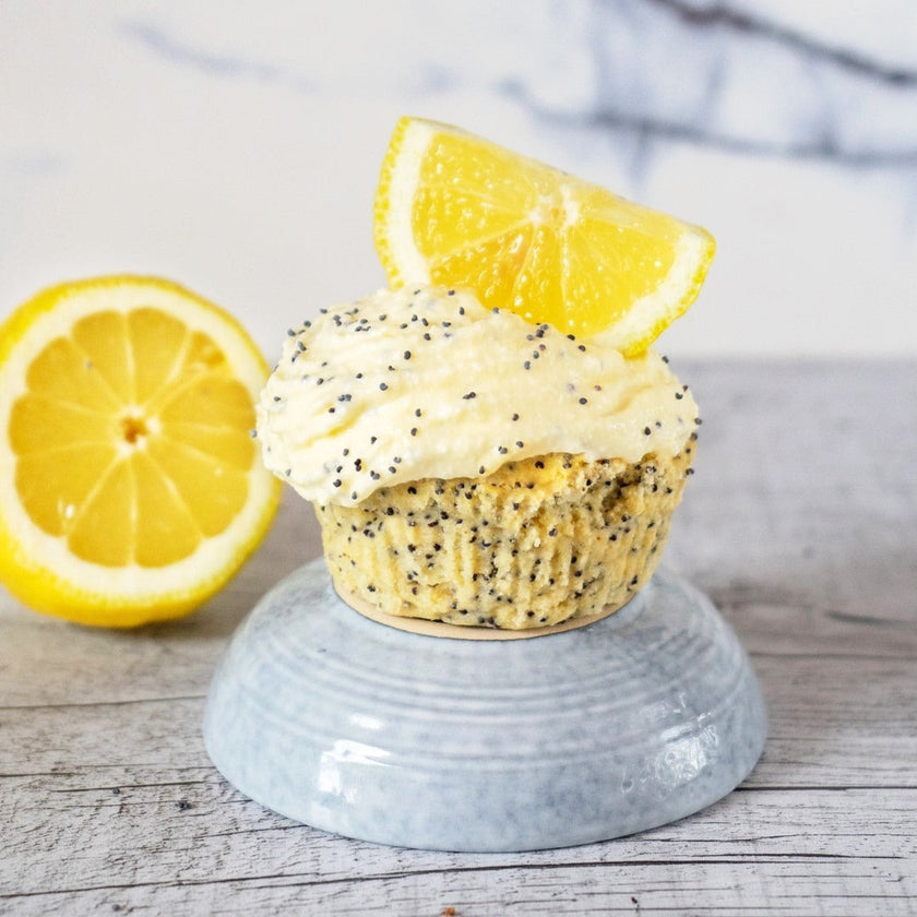 Low-Carb & Keto Zitronen-Mohn-Cupcakes