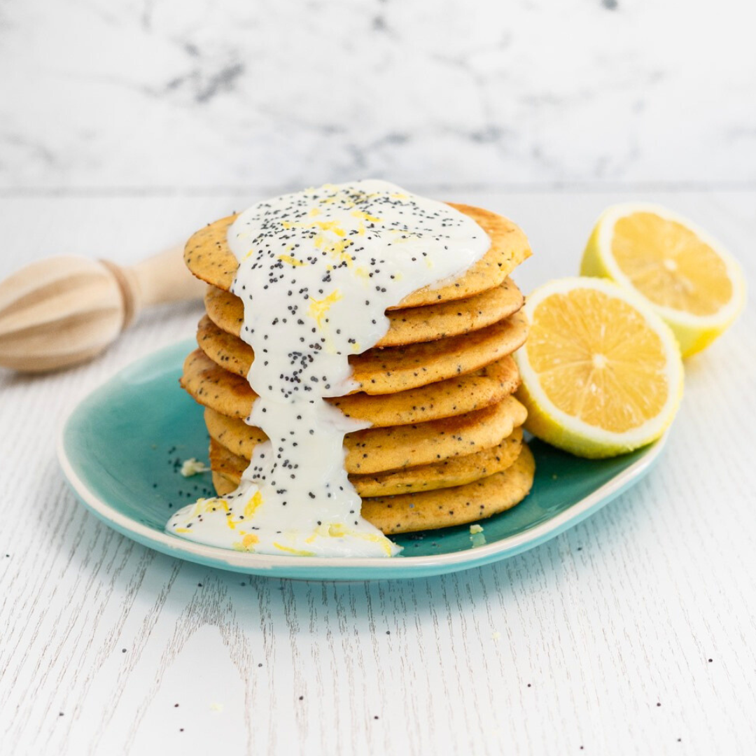 Sommerliche Low-Carb & Keto Zitronen-Mohn Pancakes