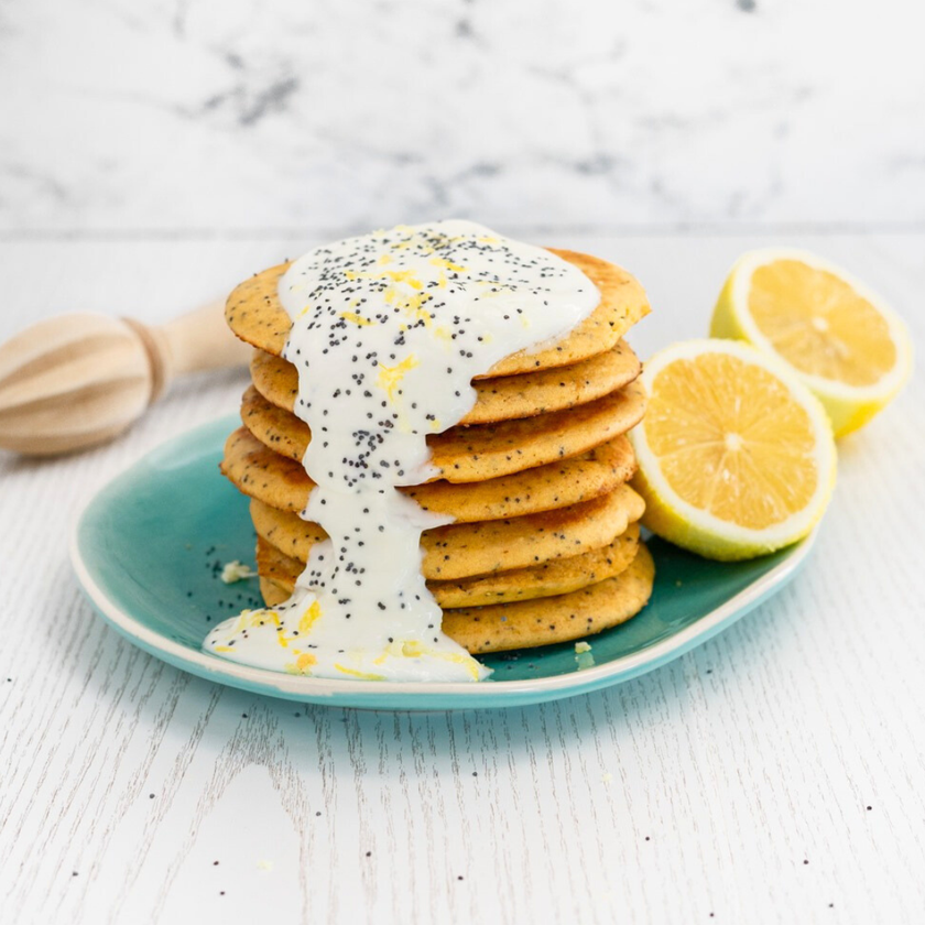 Sommerliche Low-Carb & Keto Zitronen-Mohn Pancakes