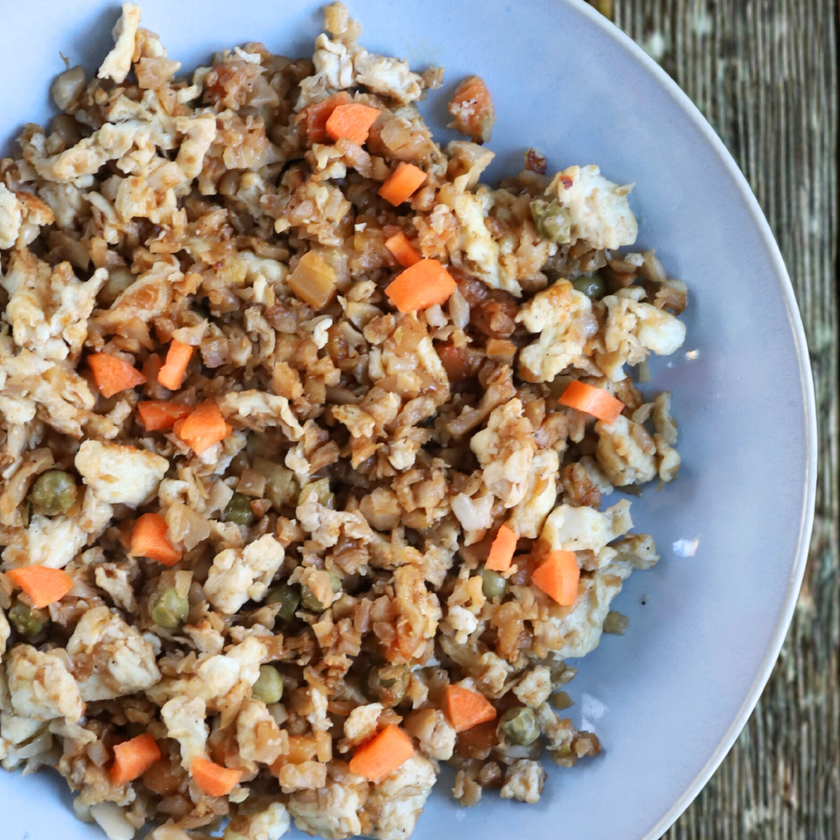 Low-Carb gebratener Blumenkohlreis mit Ei, Fried Rice Style