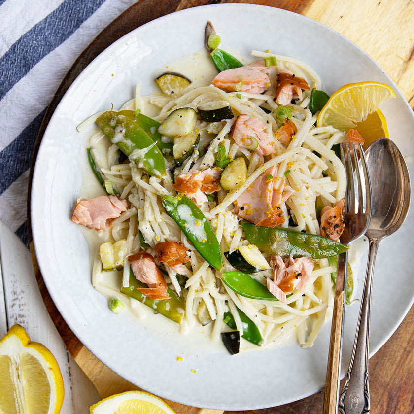 Low-Carb & Keto Linguine mit Lachs und Zitrone