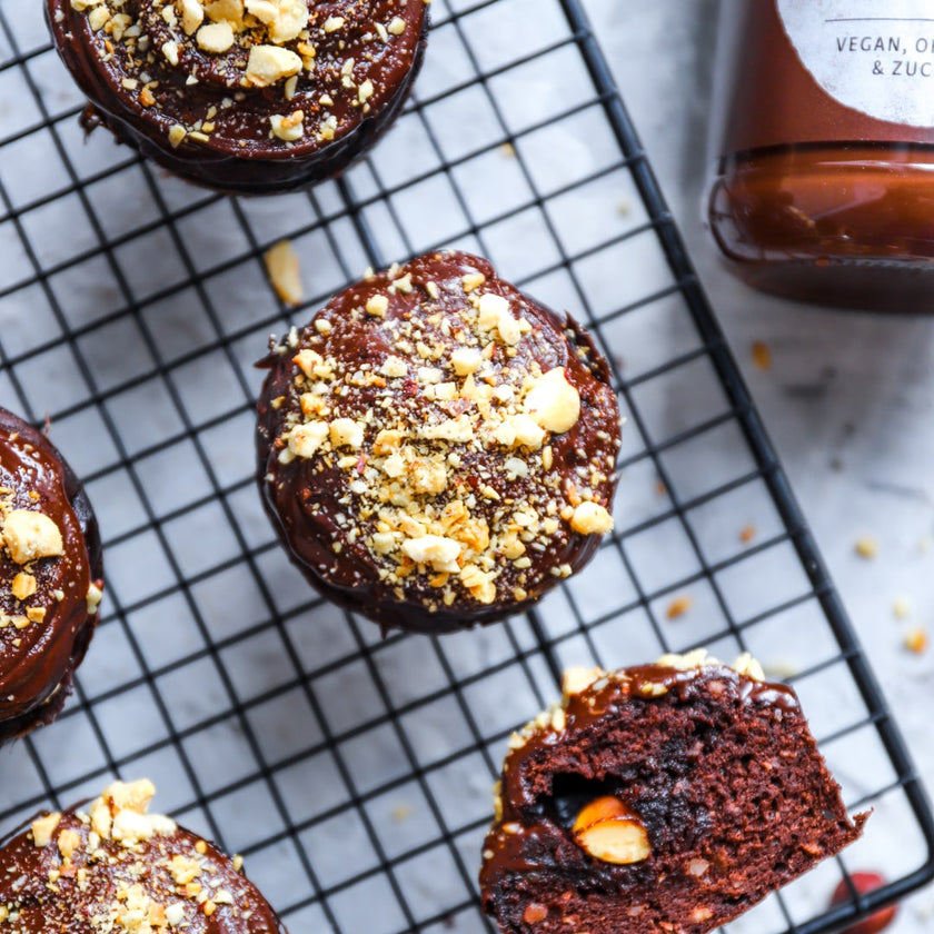 Low-Carb Cupcakes mit Nuss-Nougat-Füllung alla Rocher