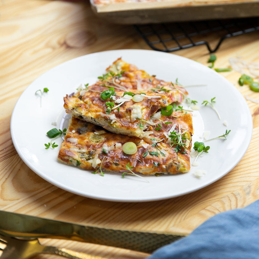 Low-Carb & Keto Schüttelpizza Flammkuchen-Style