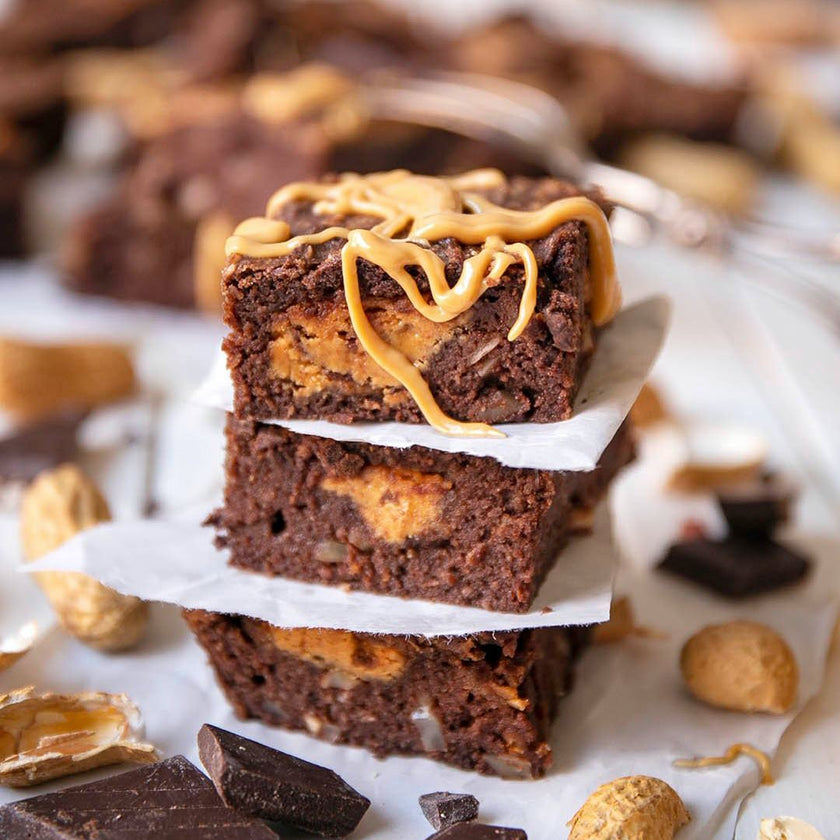 Gefüllte Low-Carb & Keto Peanutbutter Brownies