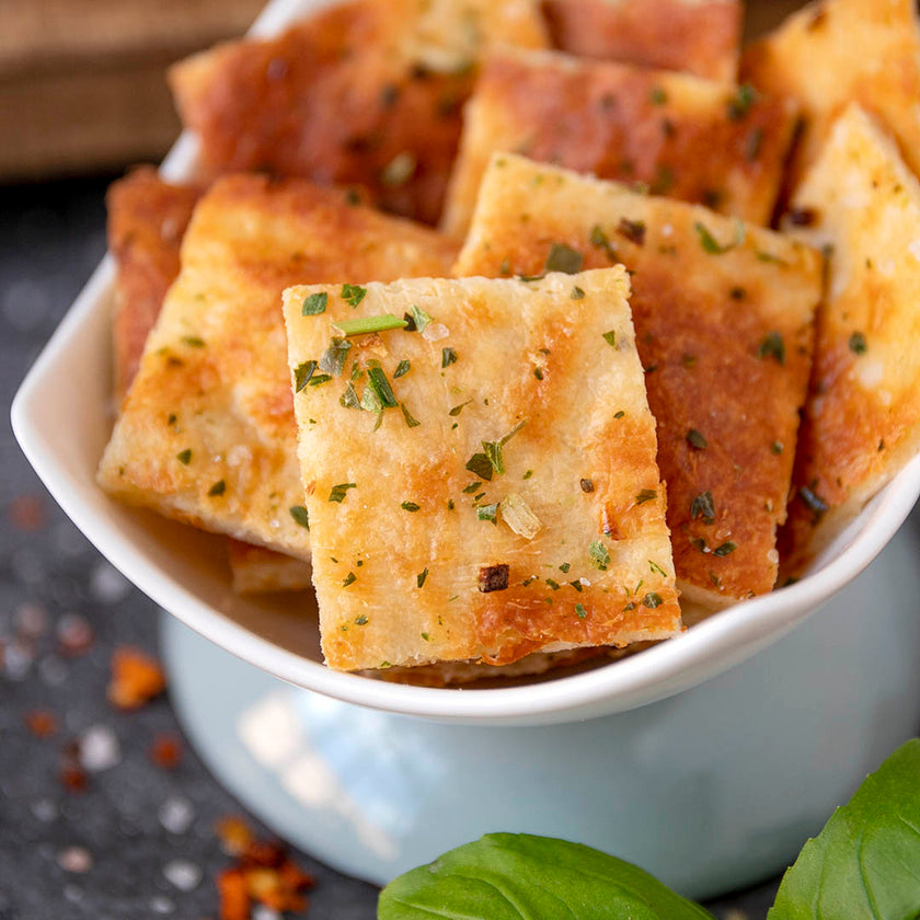 Low-Carb & Keto Mozzarella-Cracker