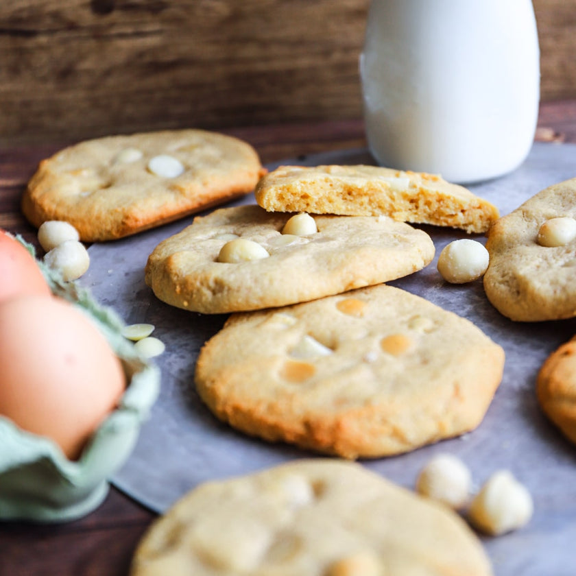 Low-Carb Protein White Chocolate & Macadamia Cookies