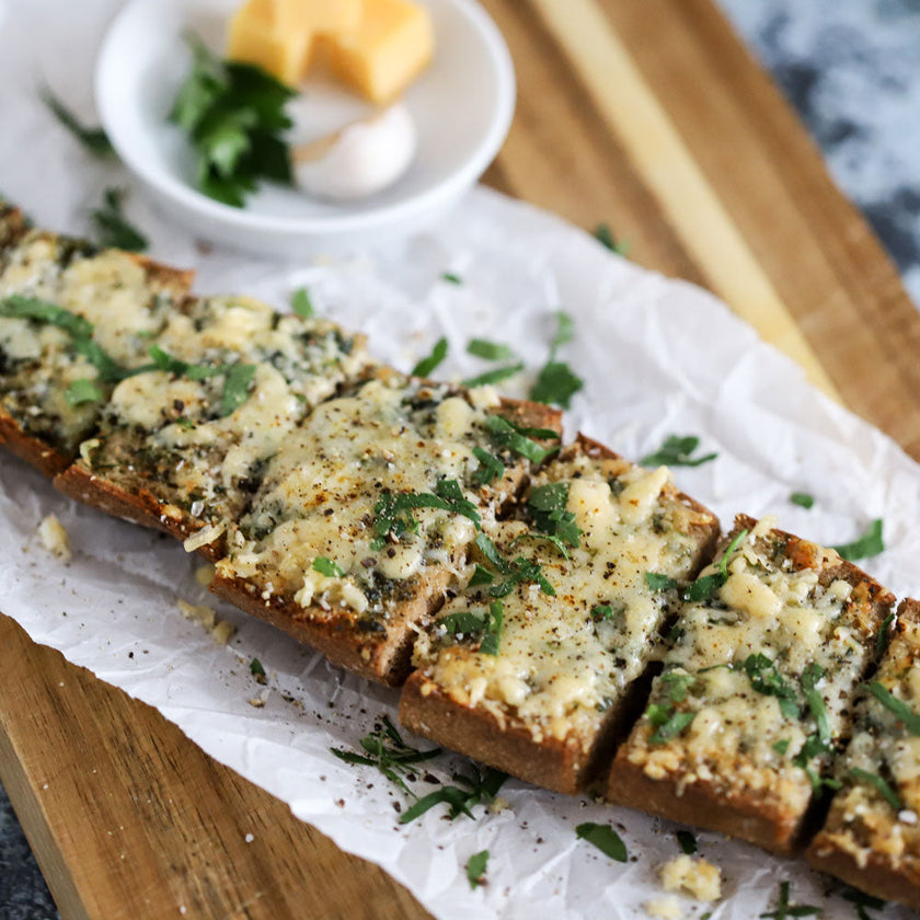 Low-Carb und Keto Cheesy Garlic Bread