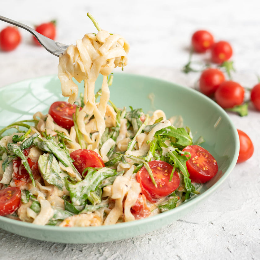 Low-Carb & Keto Tagliatelle mit Rucola und Sahnesoße