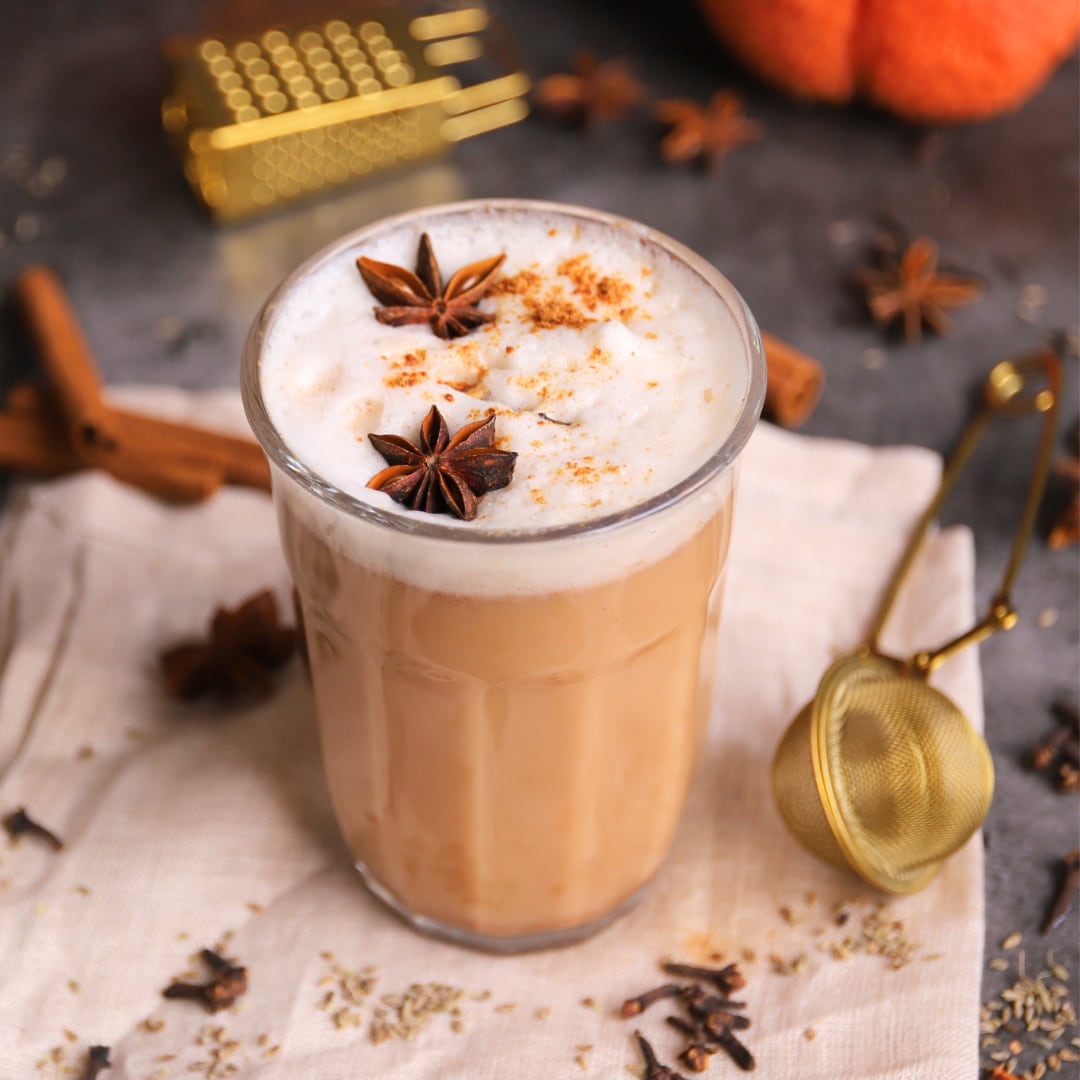 Keto Chai Latte mit Mönchsfrucht & MCT