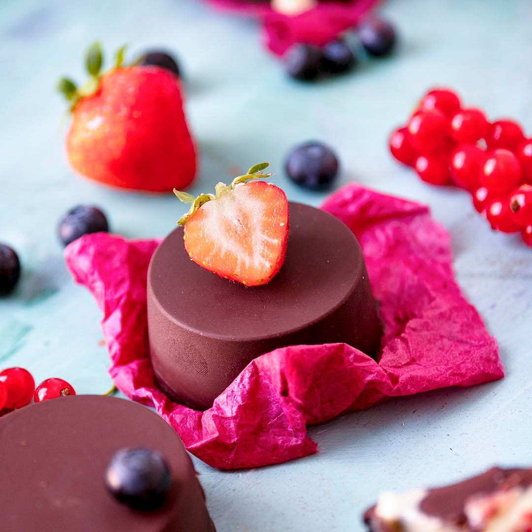 Low-Carb Mandel-Waldbeere-Schoko-Cups