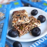 Lower-Carb* Granola Bar | Blaubeere