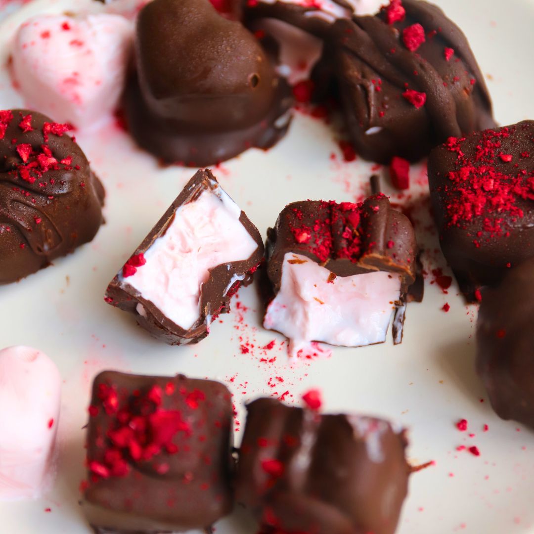 Low-Carb Schoko-Eispralinen mit Erdbeerflavor