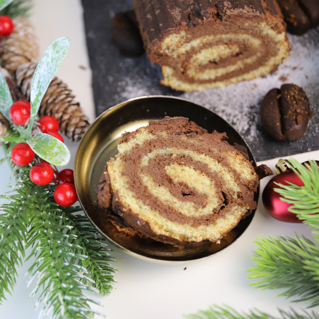 Low-Carb & Keto Bûche de Noël mit Schoko-Sahne-Creme