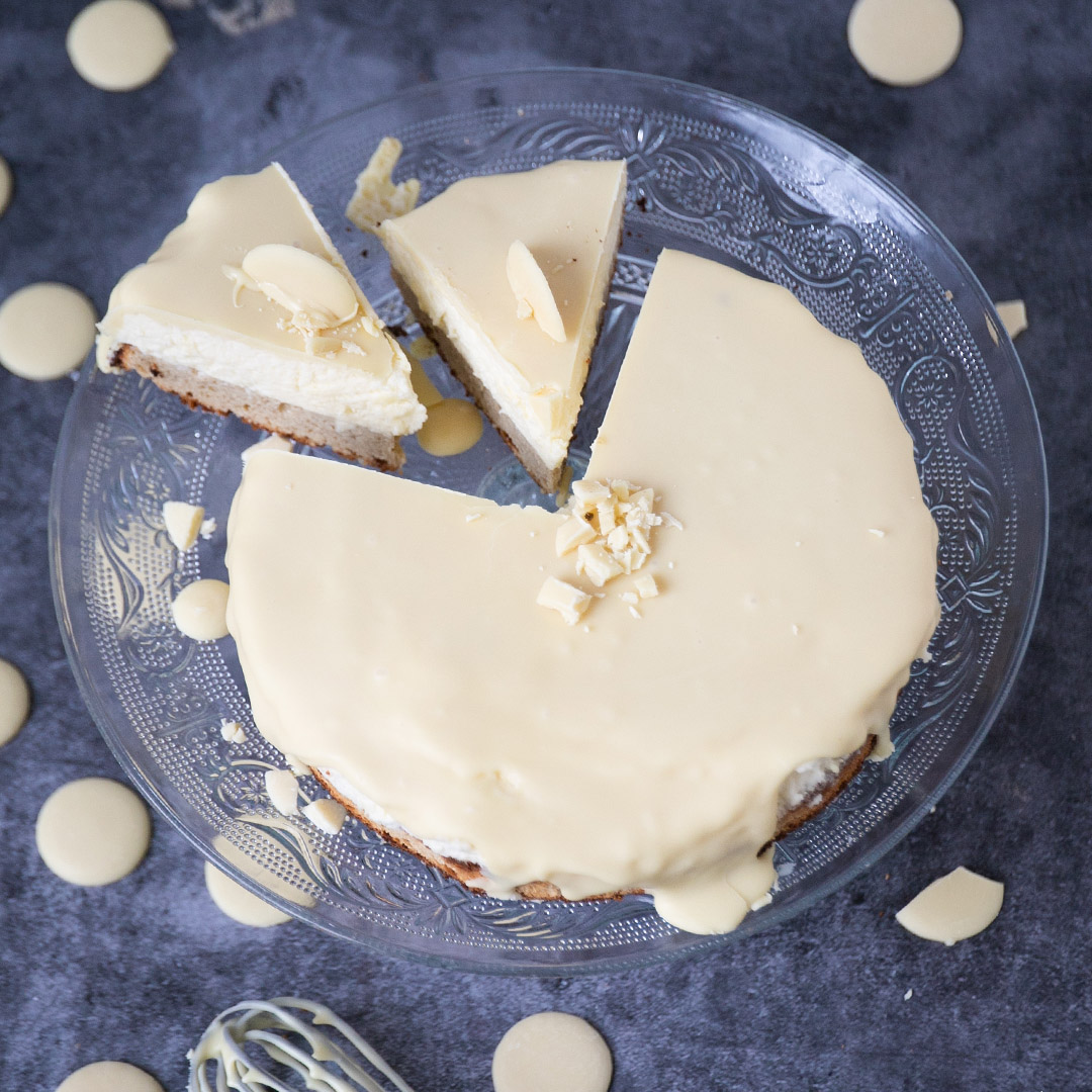 Weiße Low-Carb Schoko Mousse Torte