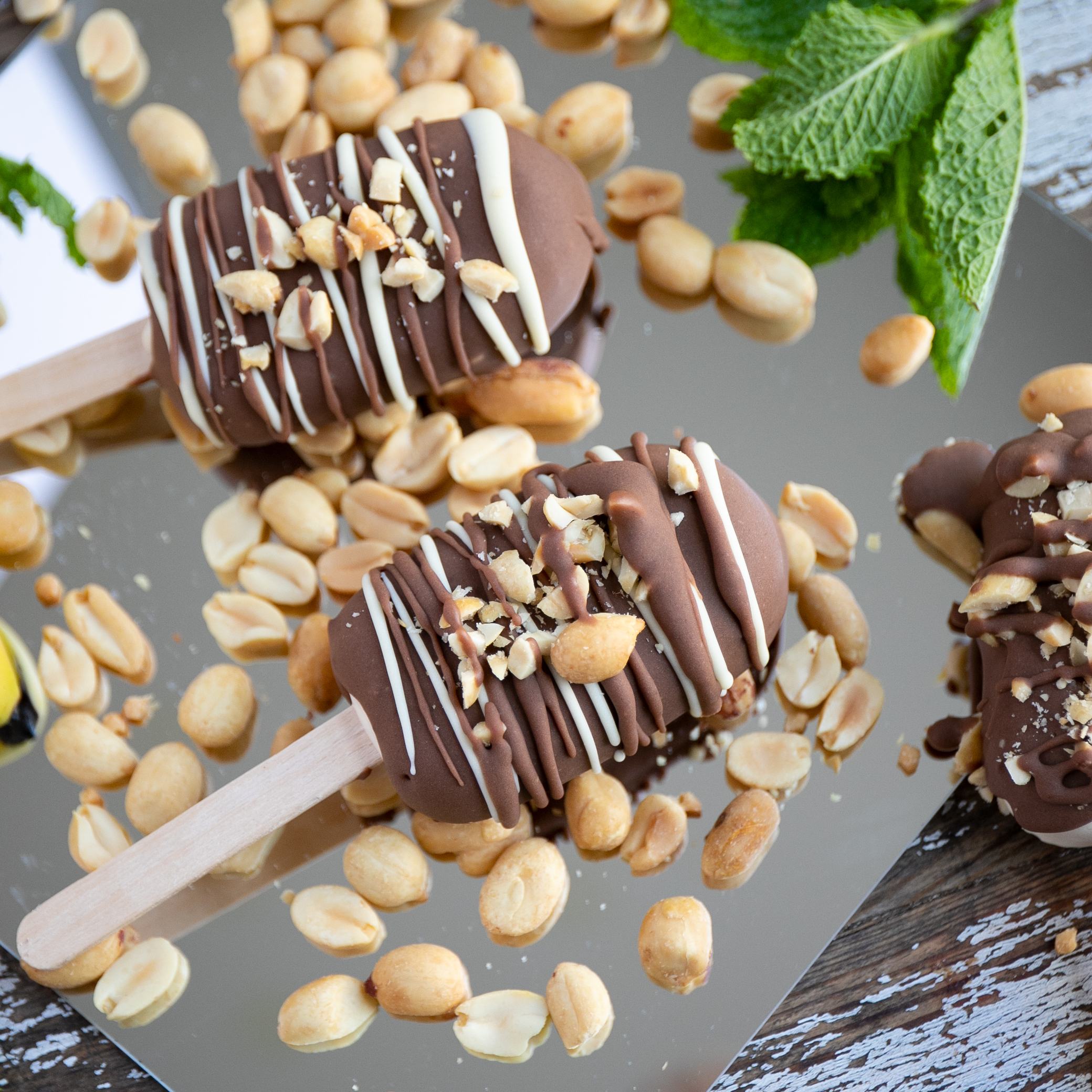 Low-Carb Banana-Toffee-Eis mit Erdnusscreme | Simply Keto Low-Carb Banana-Toffee-Eis mit Erdnusscreme | Simply Keto