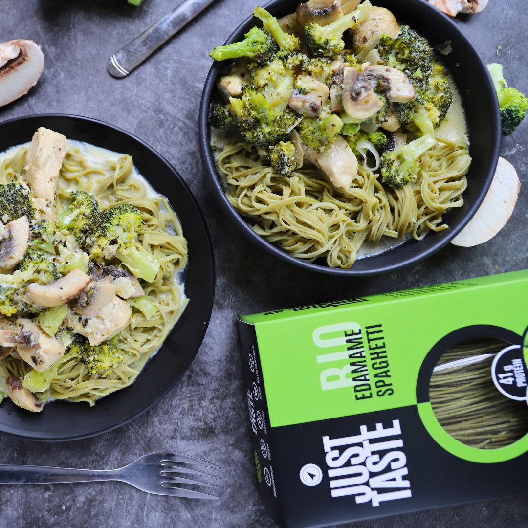 Cremige Low-Carb Hähnchen-Brokkoli-Pasta