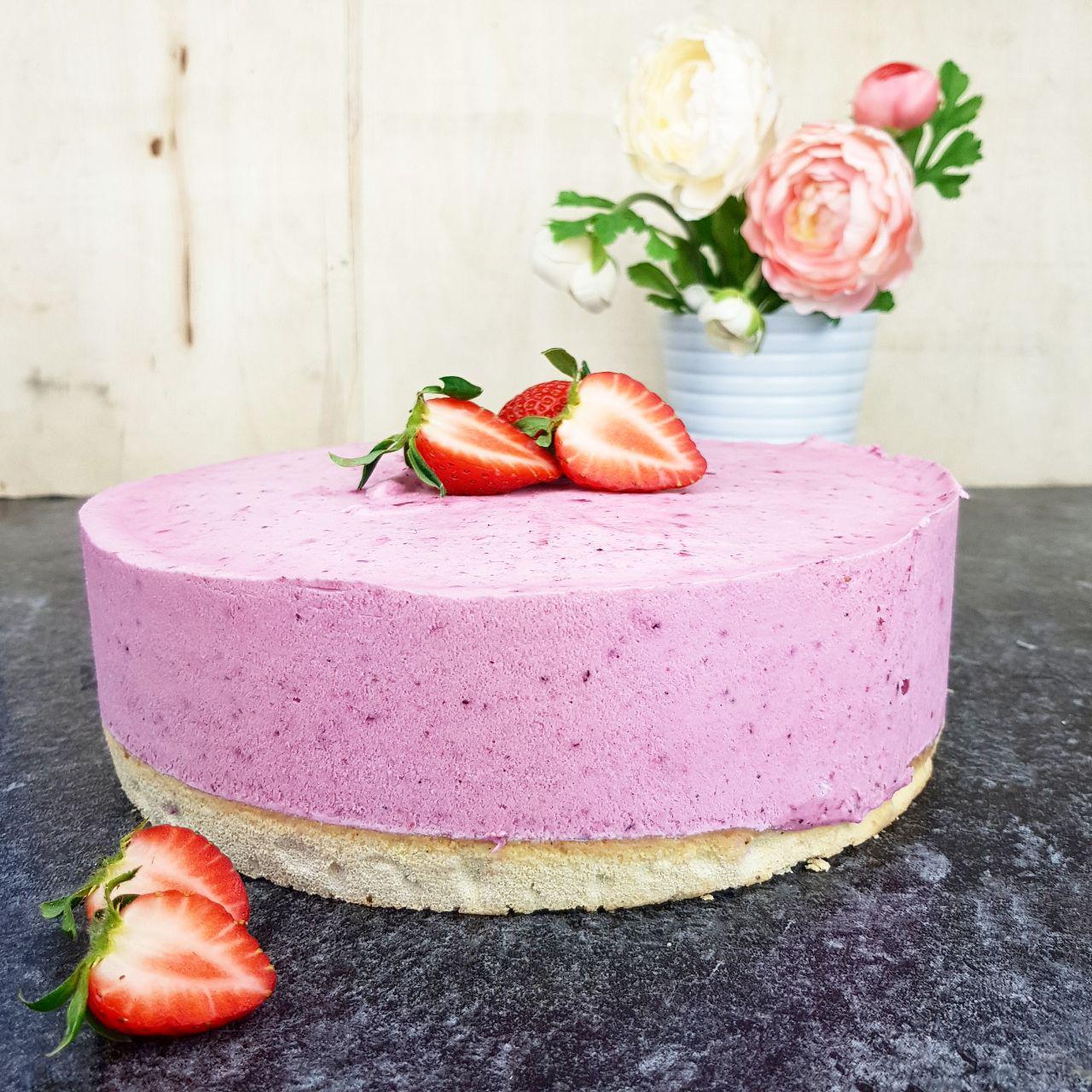 Low-Carb & Keto Beeren-Sahnetorte