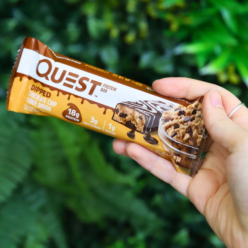 Überzogener Cookie Dough Quest Porteinriegelh | Maxipack mit 12 Stück Quest