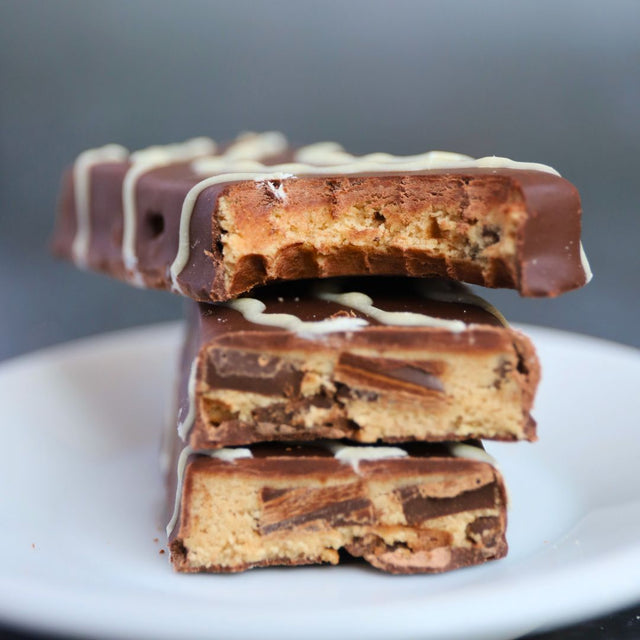 Überzogener Cookie Dough Quest Proteinriegel (MHD: 03.01.2026)