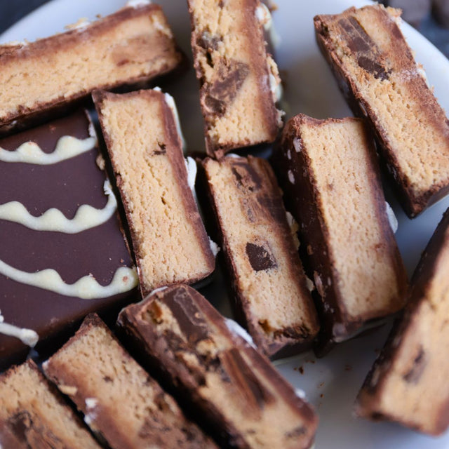 Überzogener Cookie Dough Quest Proteinriegel | Maxipack mit 12 Stück