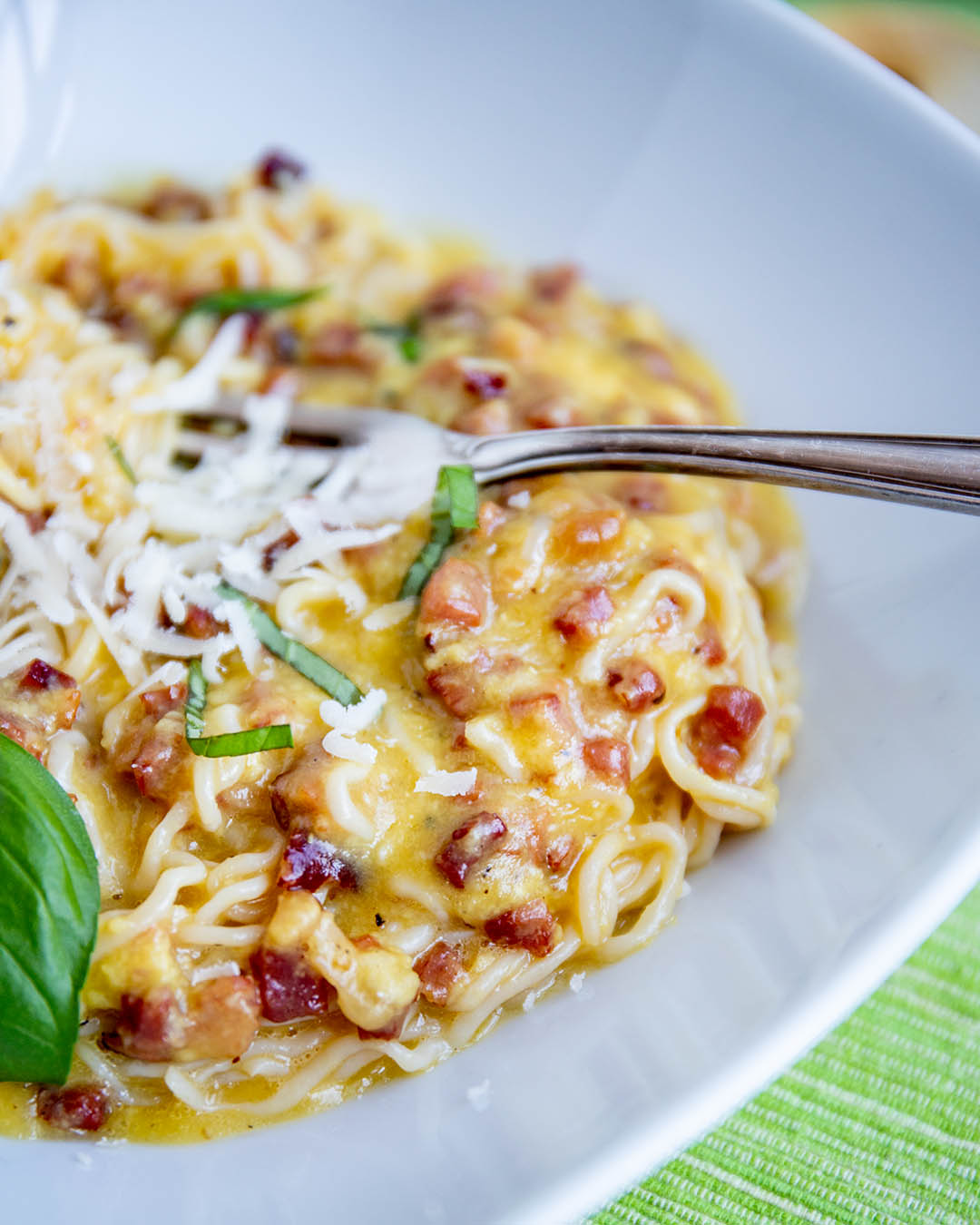 Low-Carb & Keto Carbonara mit Nudeln