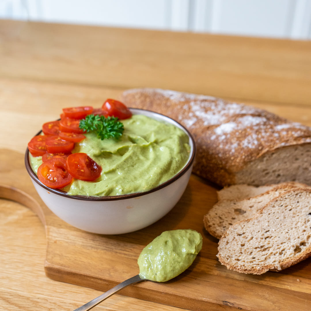 Low-Carb & Keto Avocado-Zucchini-Hummus